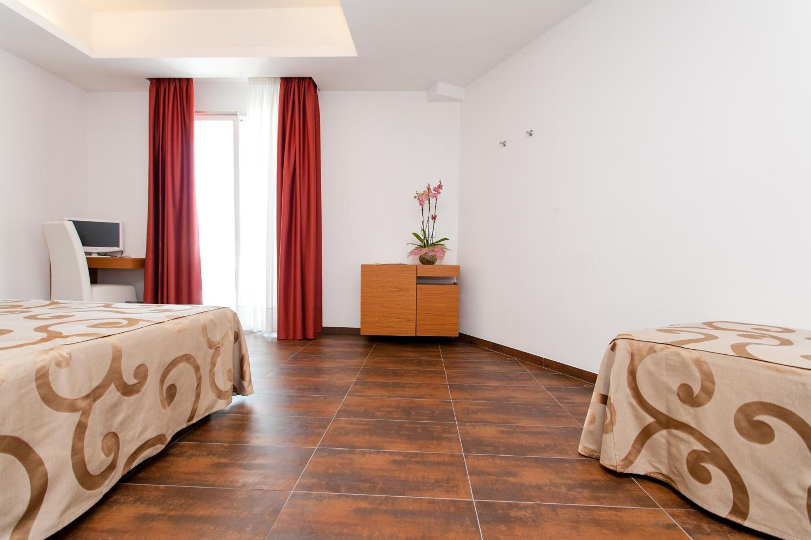 غرفة ثلاثية، Sciali Hotel 9/10