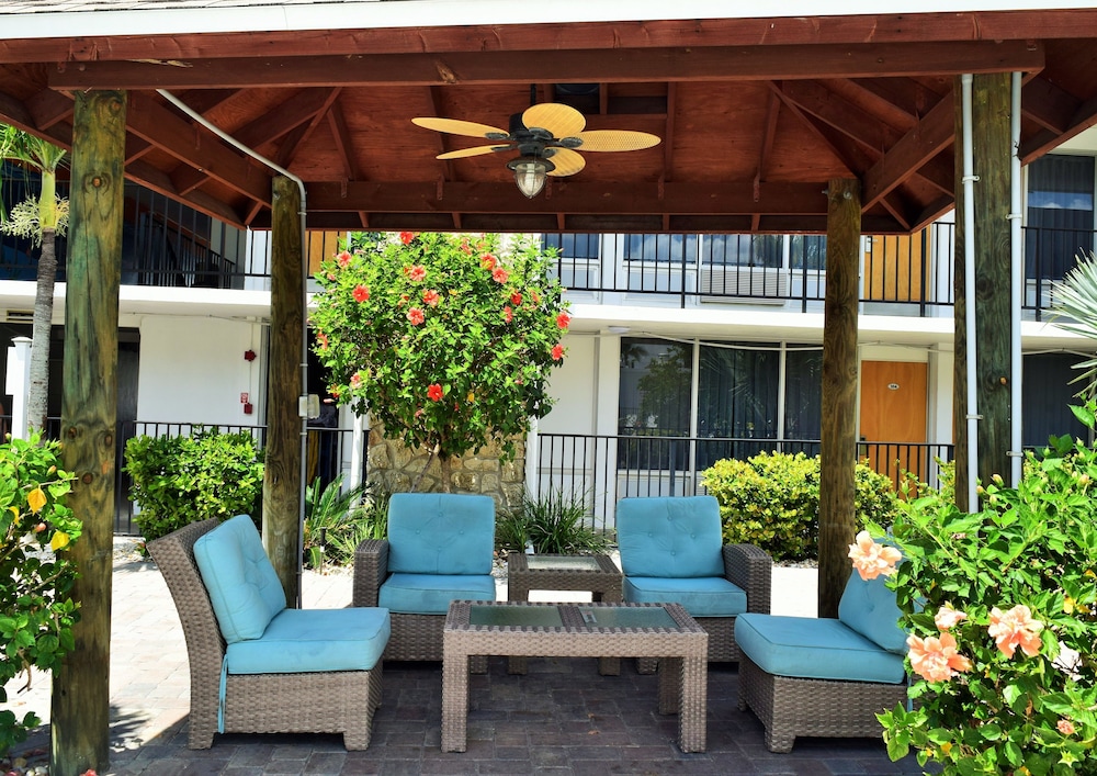 Dolphin Key Resort 4/50