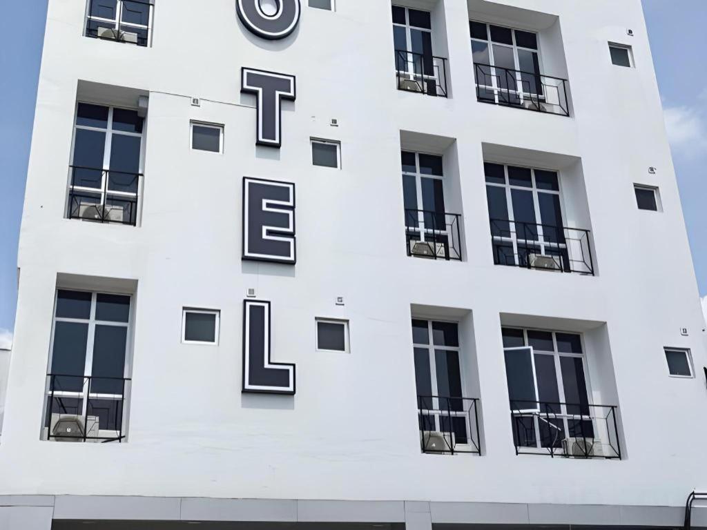 Weiss Hotels Kepong Baru 5/35