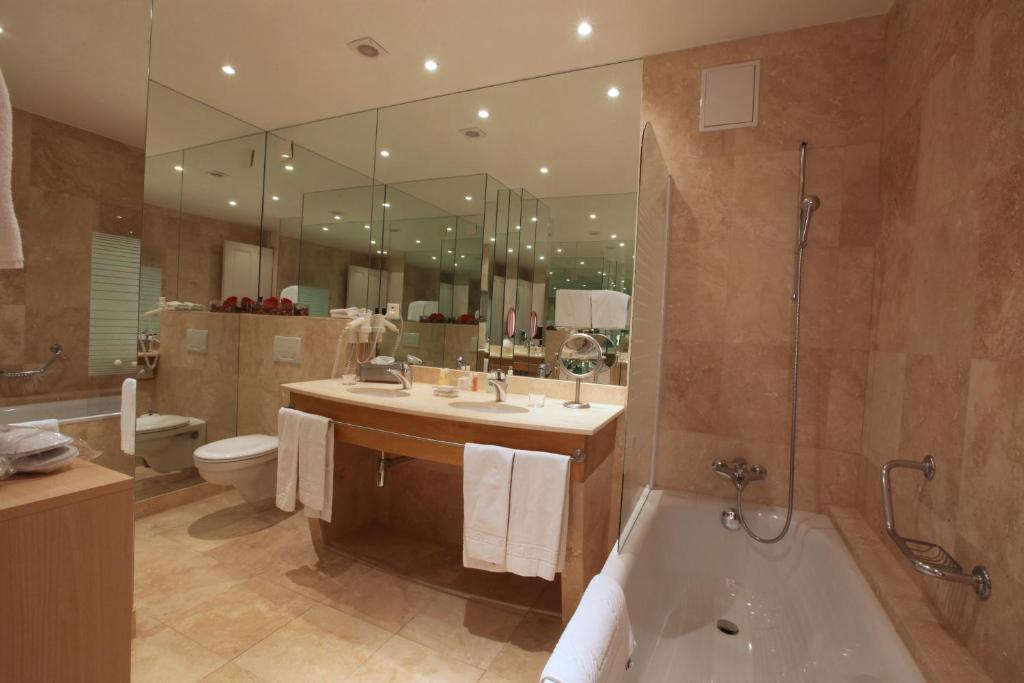 Junior Suite, Lake Side, Garden View, Ground Floor