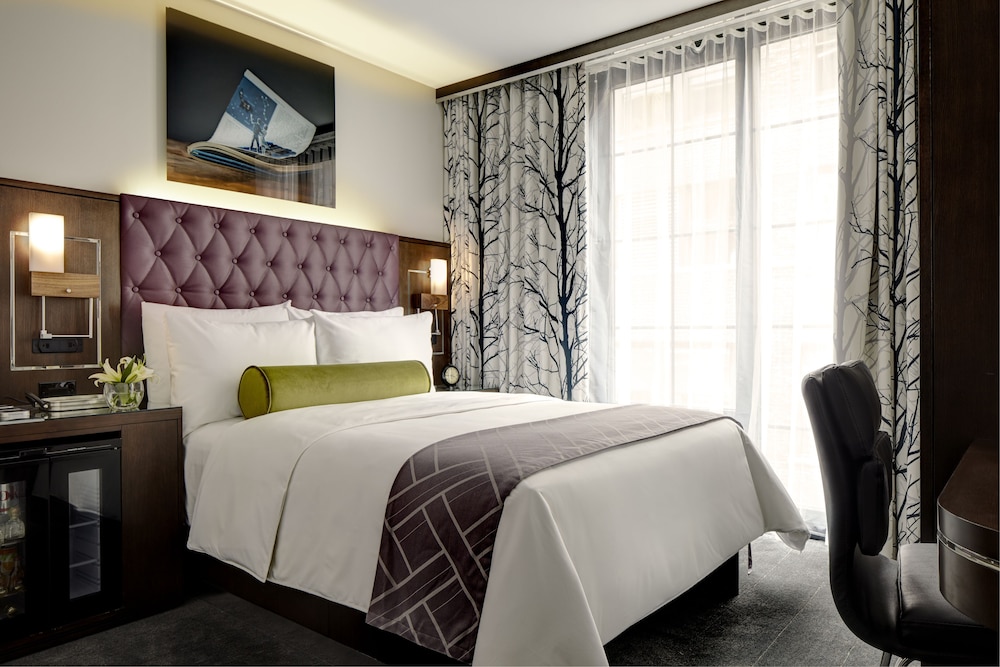 ARCHER, GUEST ROOM, KING BED, EMPIRE BUILDING VIEW