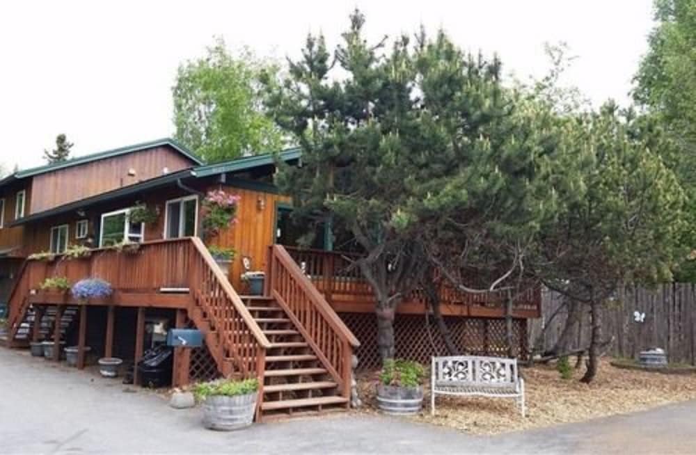 Jewel Lake Bed Breakfast 4/50