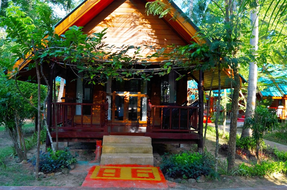 Sayang Beach Resort 6/60