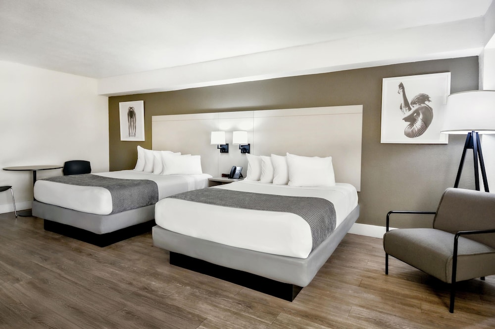 TOWER, DELUXE, 2 QUEEN BEDS
