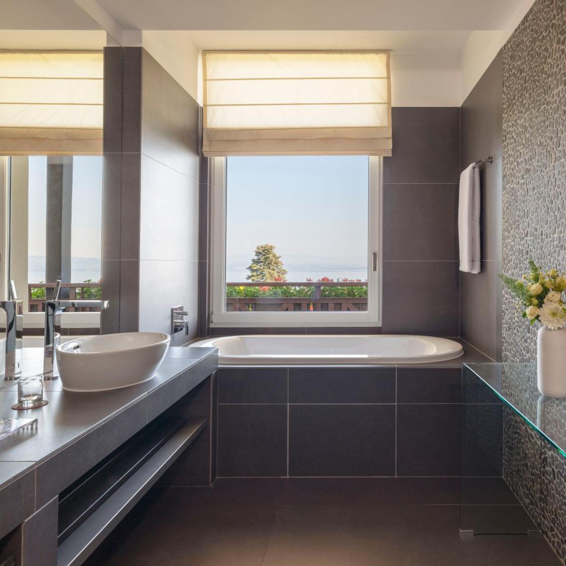 جناح بإطلالة على البحيرة، Hotel Ermitage Evian Resort 10/10