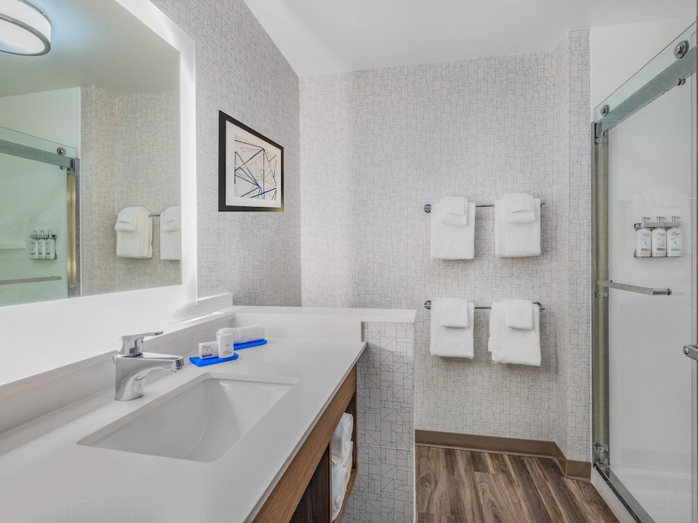 Holiday Inn Express & Suites Ruskin - Sun City 24/59