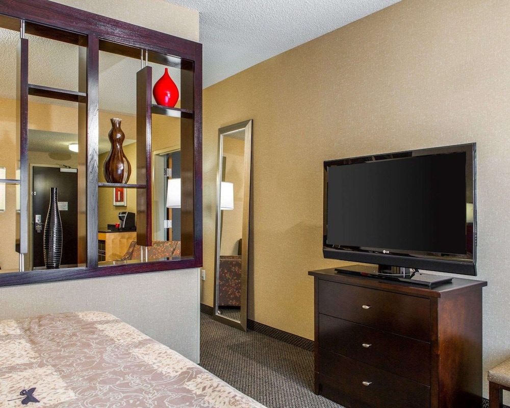 Cambria Hotel Traverse City 19/46