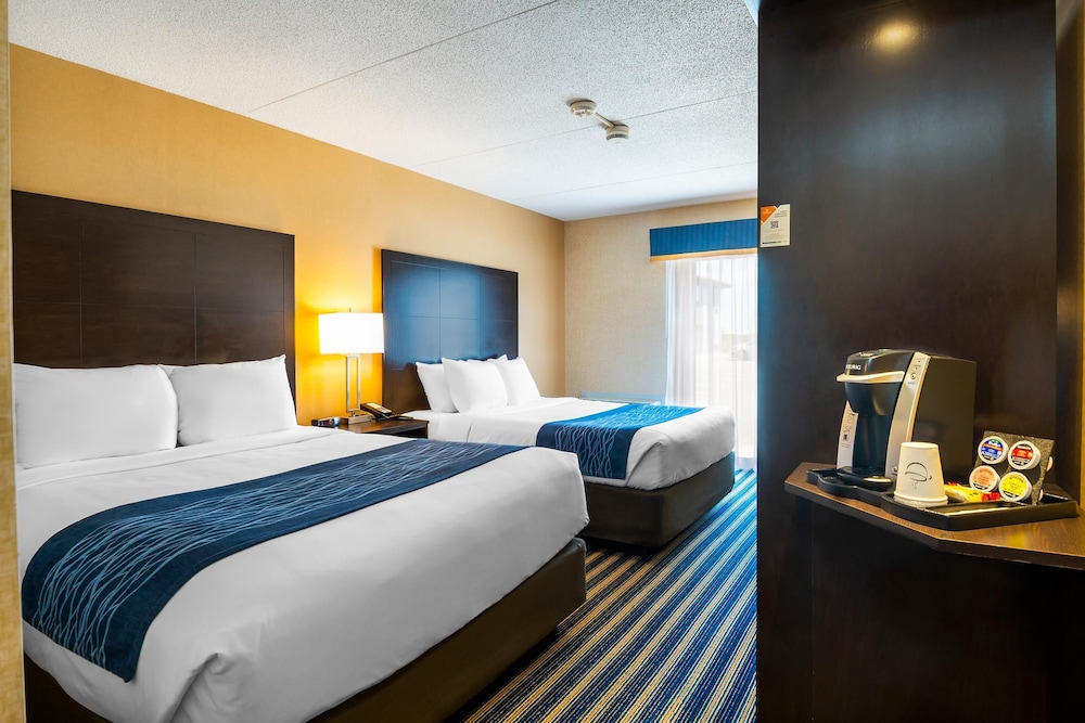 Room, 2 Queen Beds, Main Floor