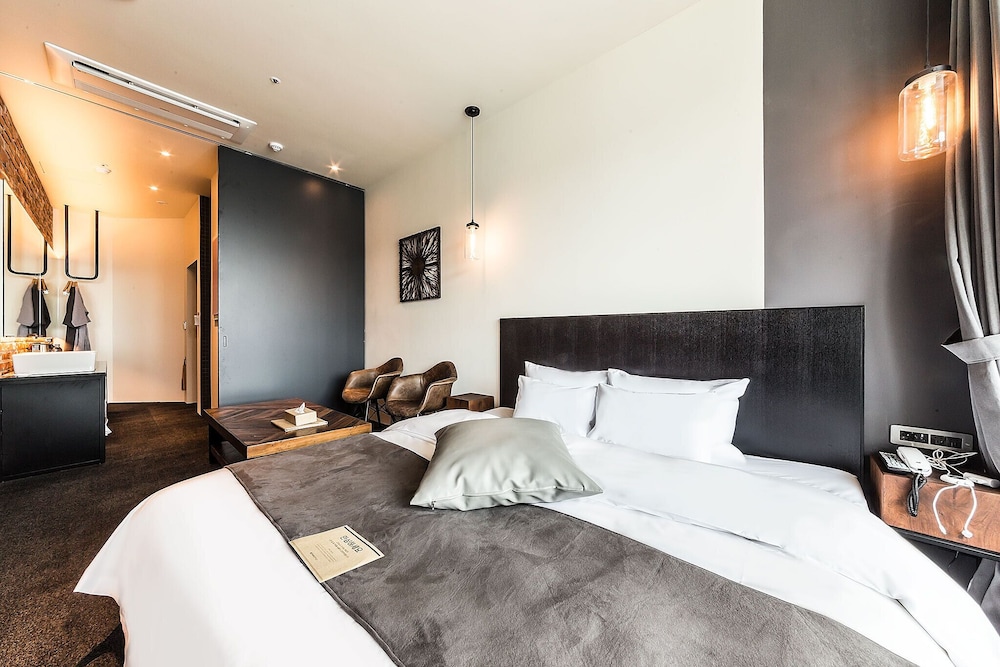 Avenue, Ocean, Double Bed, Balcony