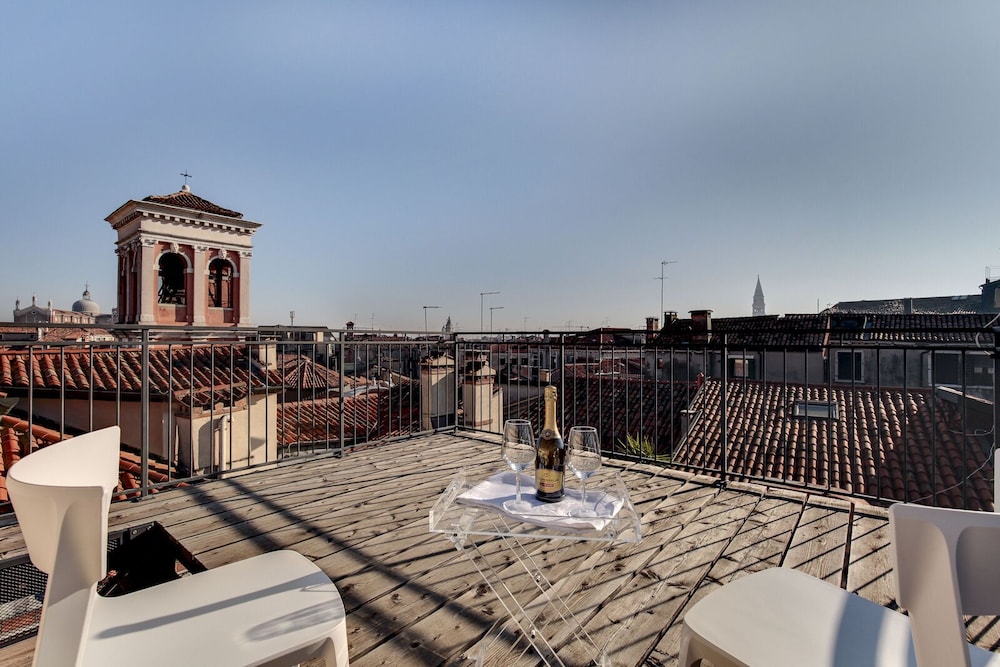 Venice Skyline View Sudio Apartment 13/20