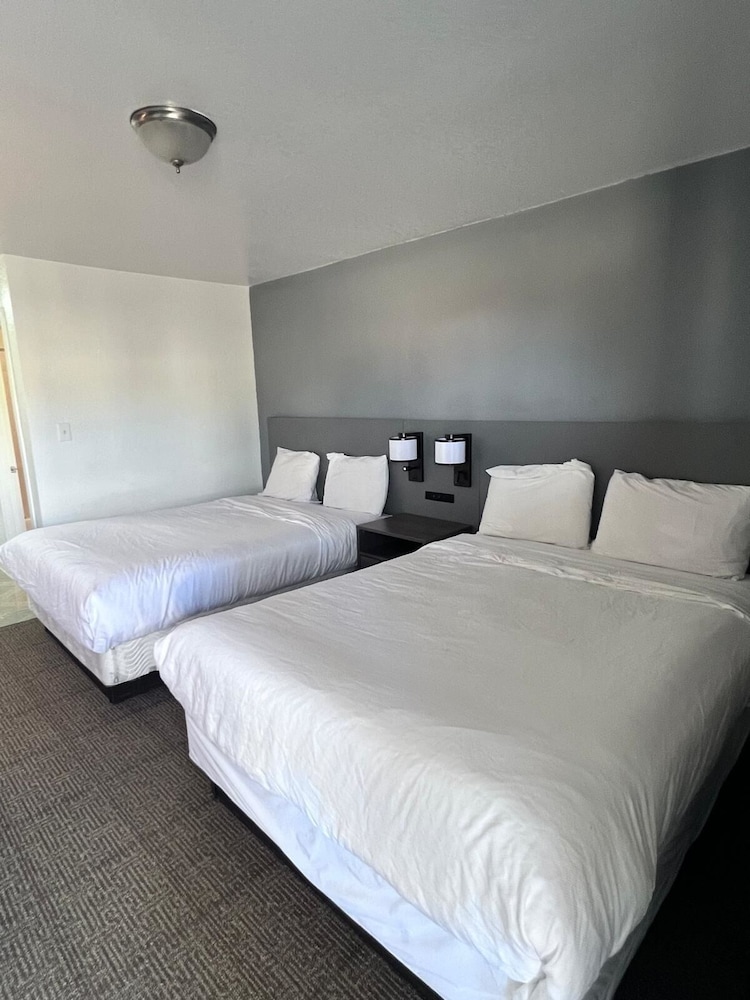 OYO Garden Inn and Suites Pearsall I-35 East 7/21