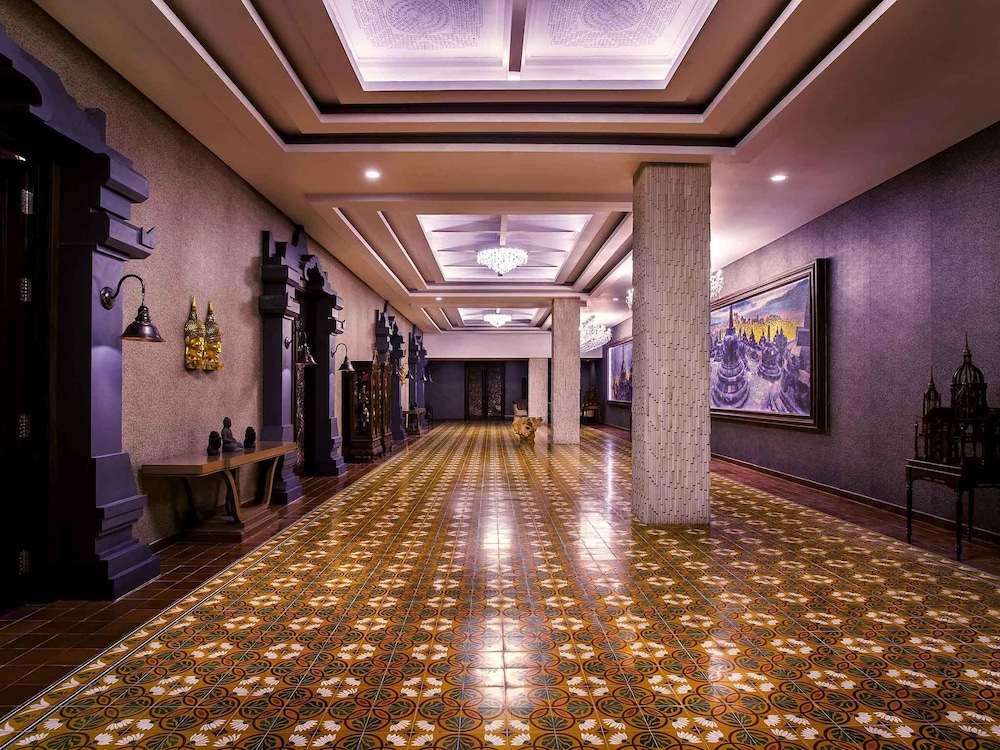 Grand Mercure Yogyakarta Adi Sucipto 66/70