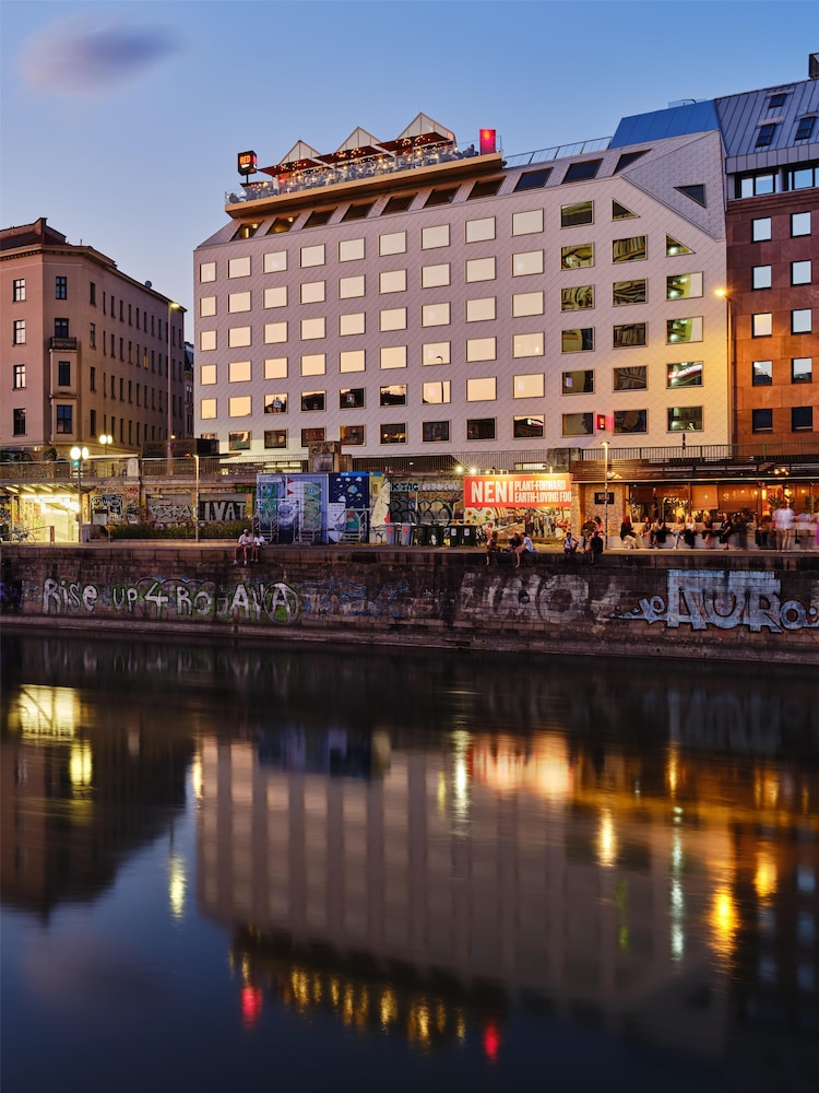 Radisson RED Vienna 6/69