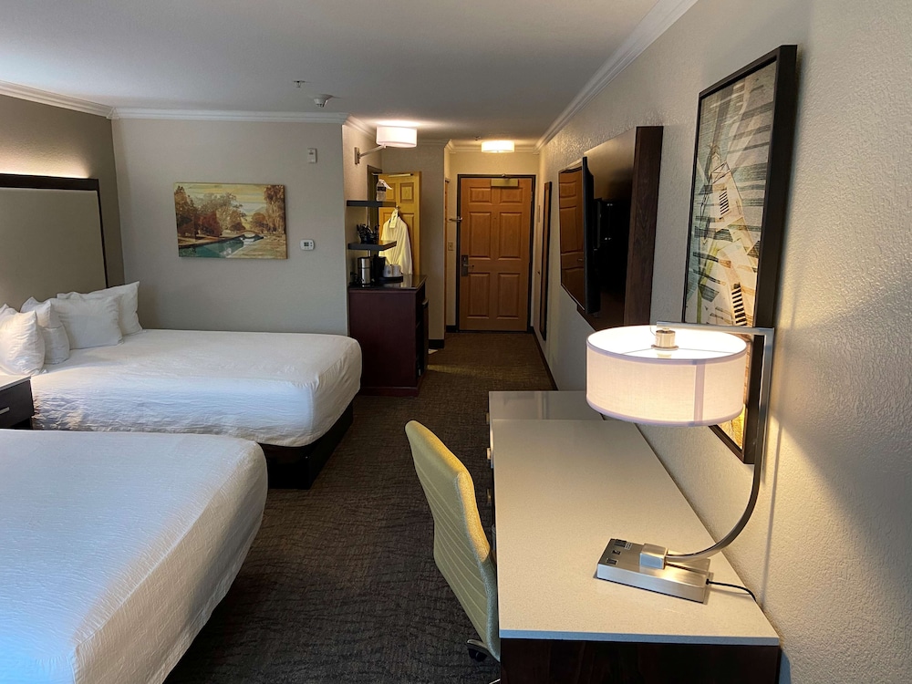 Best Western Premier Bridgewood Resort Hotel 16/60