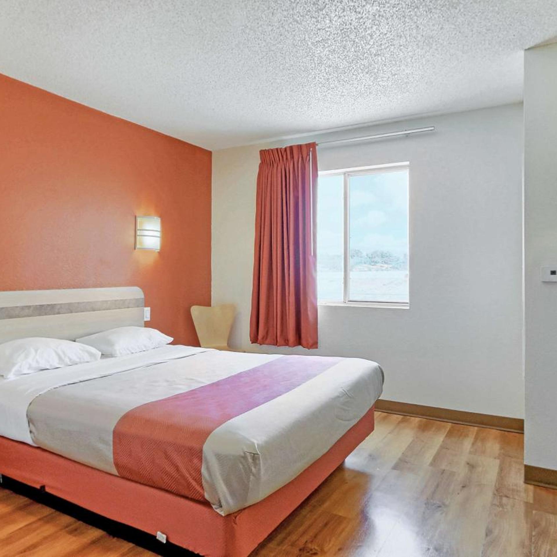 1 Full Bed - Non-Smoking