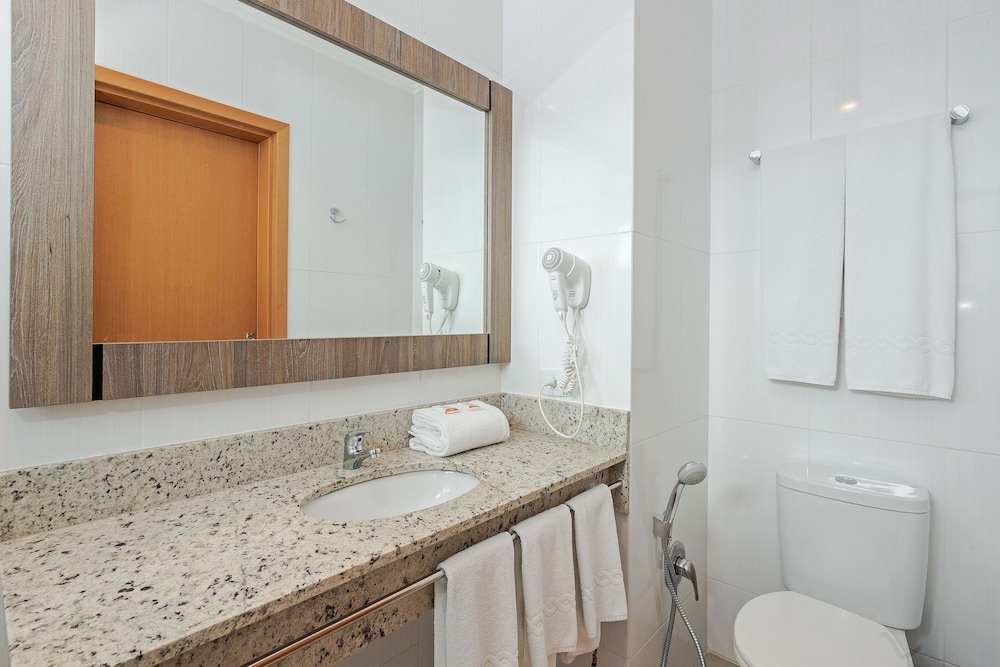 Slim Hotel Curitiba Av. das Torres 23/27