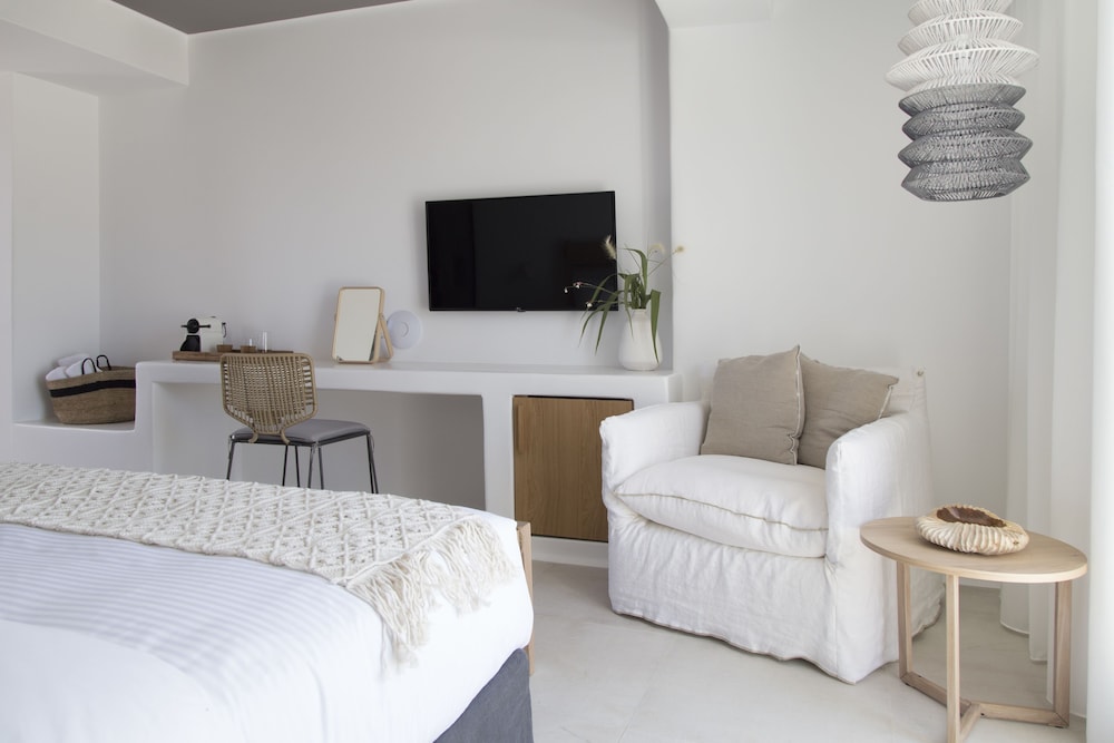 Adorno Beach Hotel and Suites 12/76