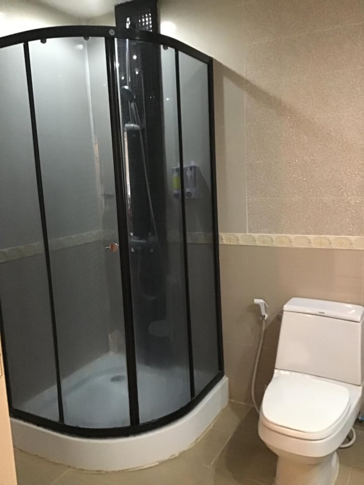 Ton Koon Hotel 45/46