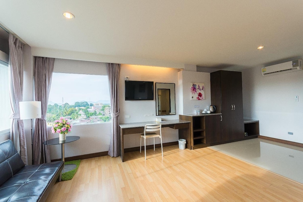 Sinkiat Buri Hotel 48/67