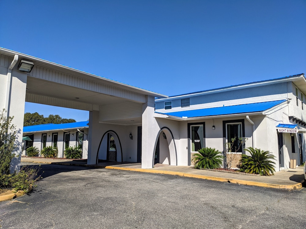 Garden Inn & Suites 5/28