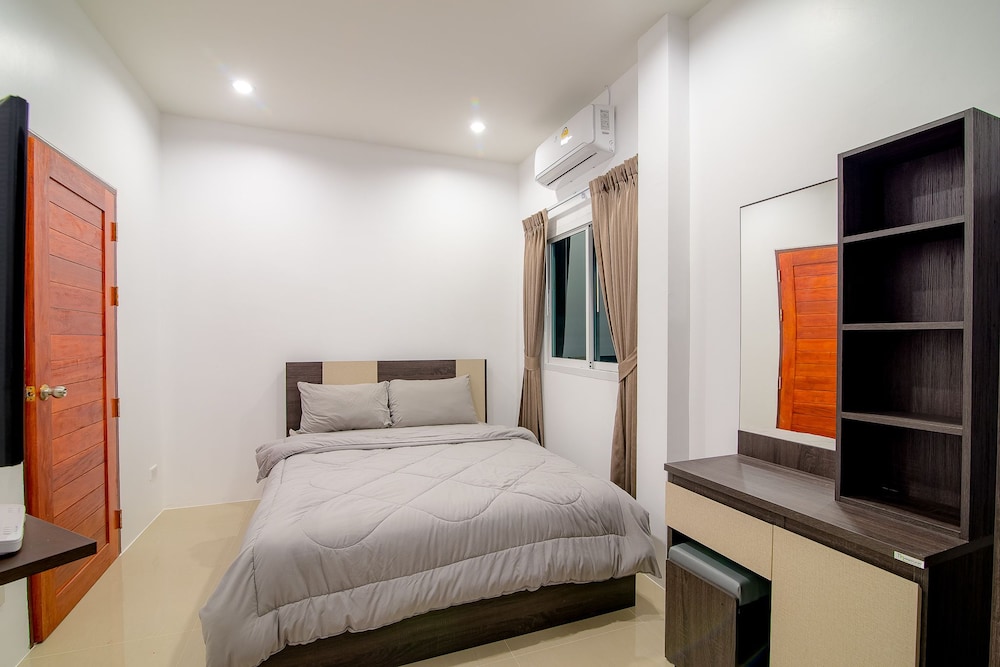 6 BEDROOMS, HOME, SUITE