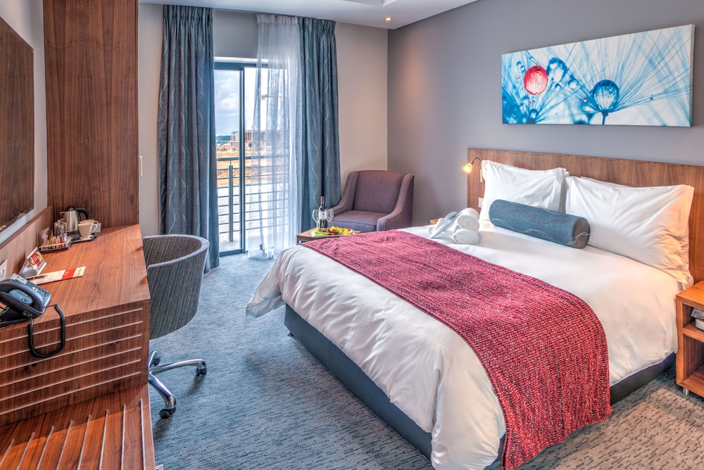 ROOM, DOUBLE BED