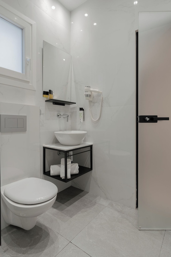 غرفة عائلية بسرير كينج وسريرين منفصلين، Piraeus City Hotel 9/10