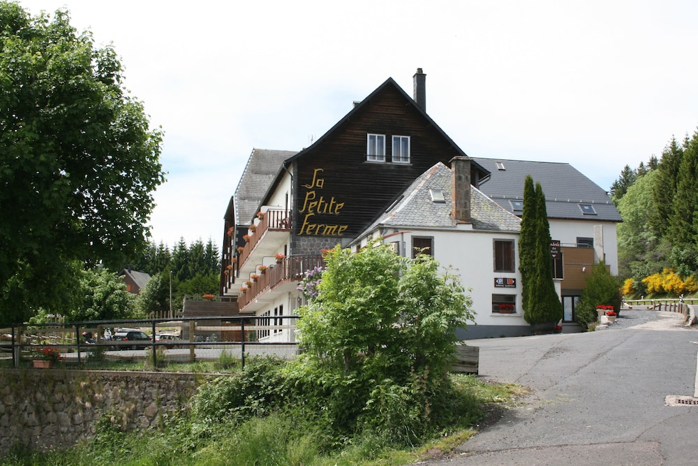 Hotel The Originals Super-Besse Est Auberge de la Petite Ferme 2/31