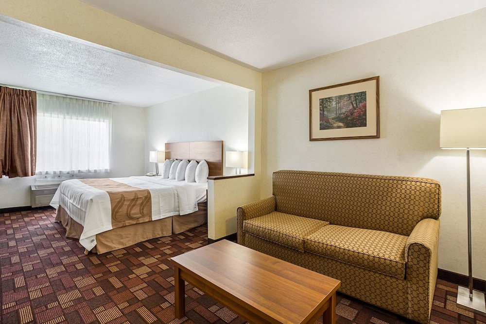 Econo Lodge Luverne I-90 10/27