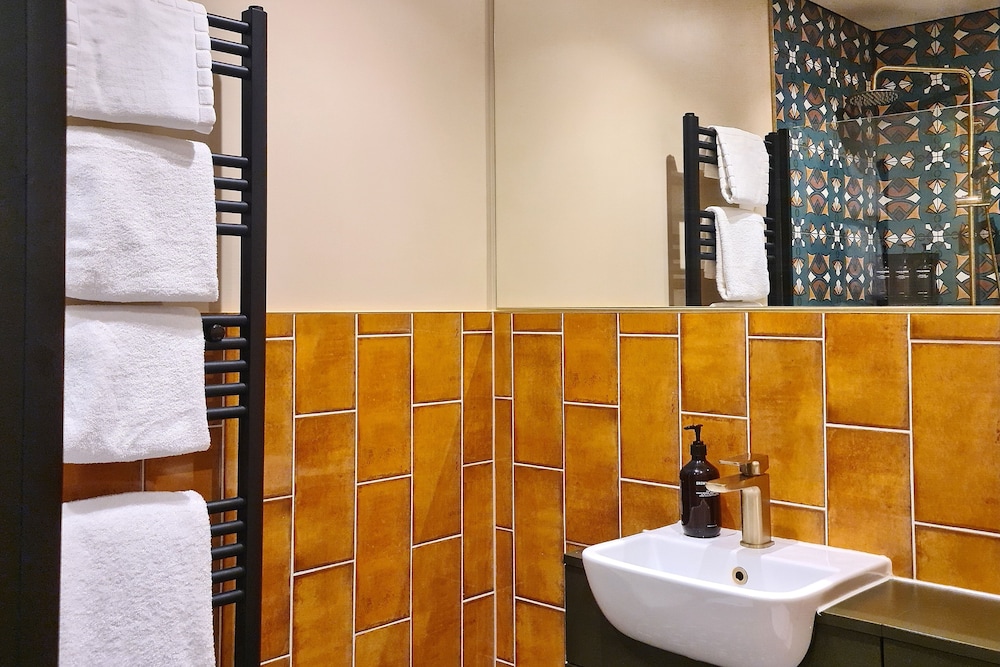 The Alyth Hotel 48/50