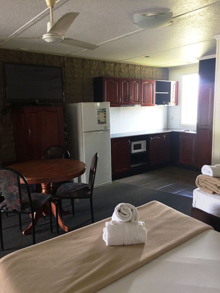 Country Plaza Motor Inn 20/28