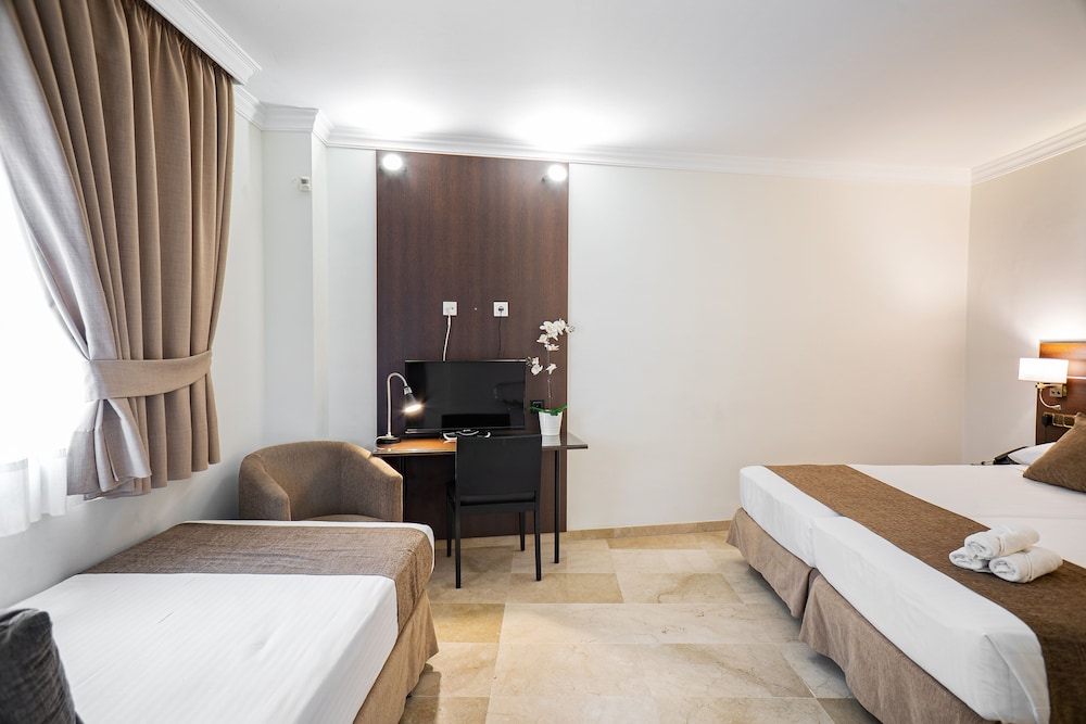 Hotel Mainake Sl 19/60