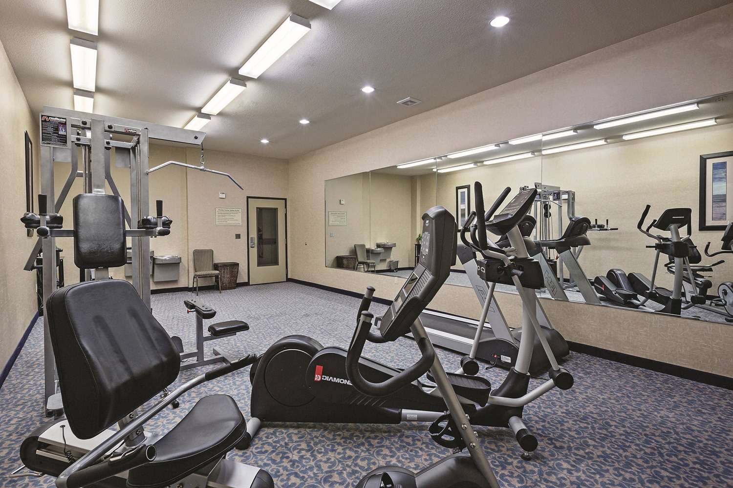 La Quinta Inn and Suites by Wyndham DFW Airport West - Euless 27/65