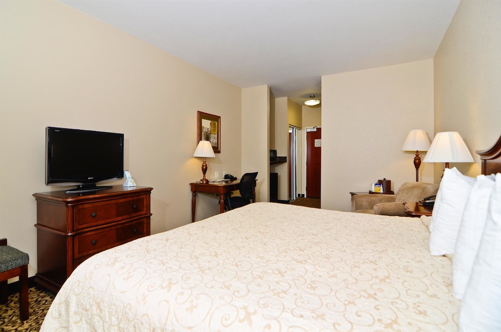 Best Western Plus Fossil Country Inn & Suites 8/32