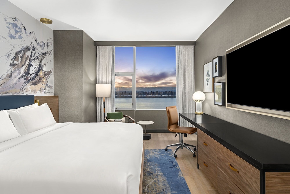Premium, King Bed, Water Front