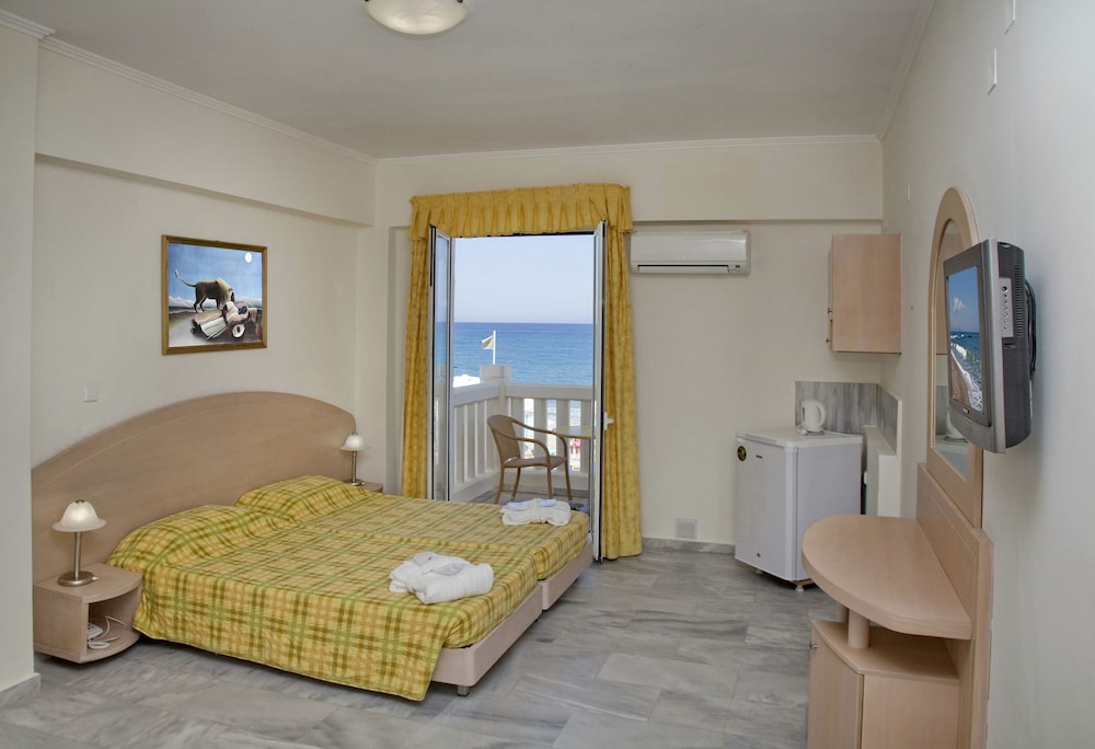 Jo-An Beach Hotel 51/93