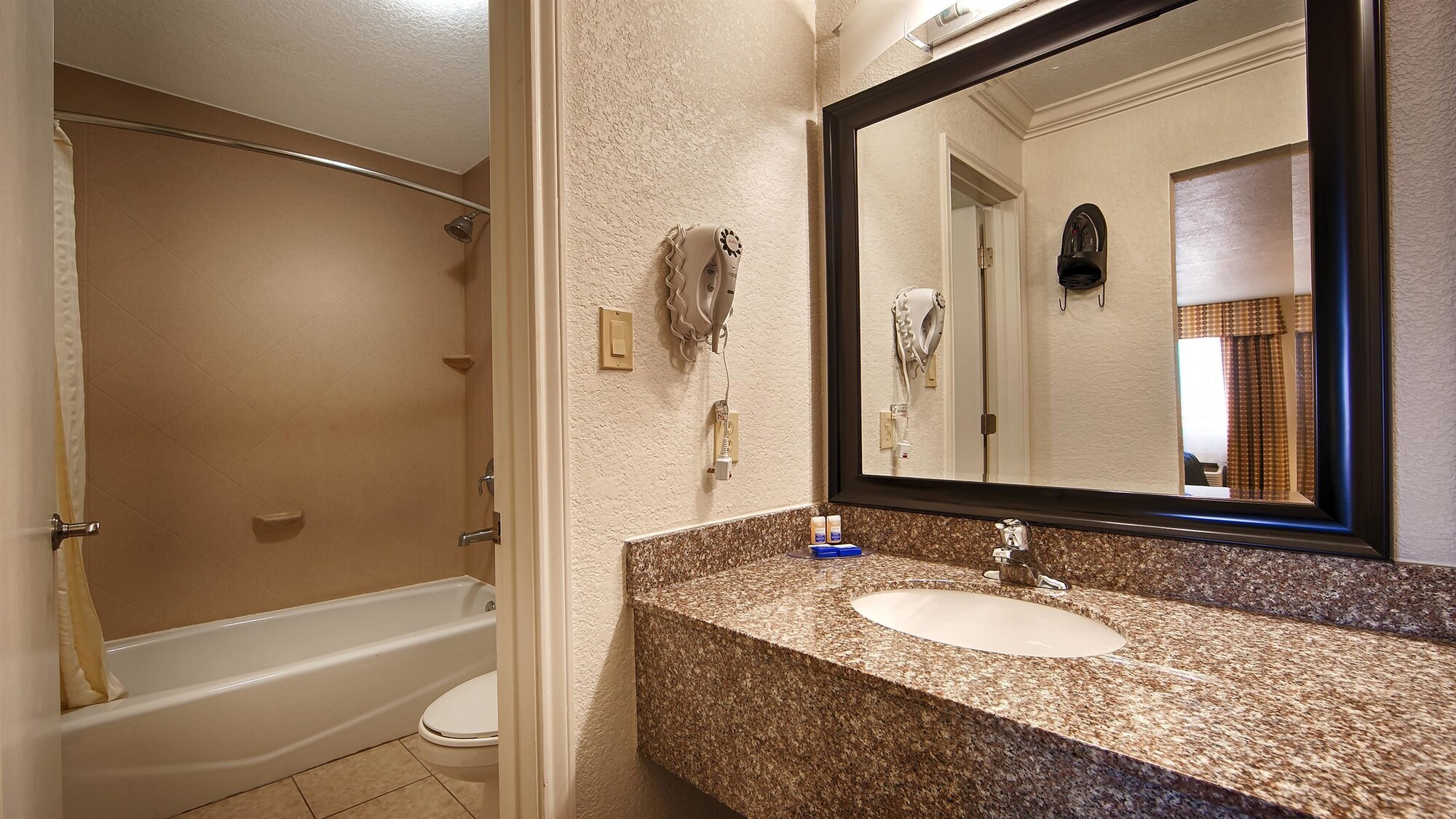 غرفة بسريرين كوين للمدخنين، Americas Best Value Inn Kingsville 6/7