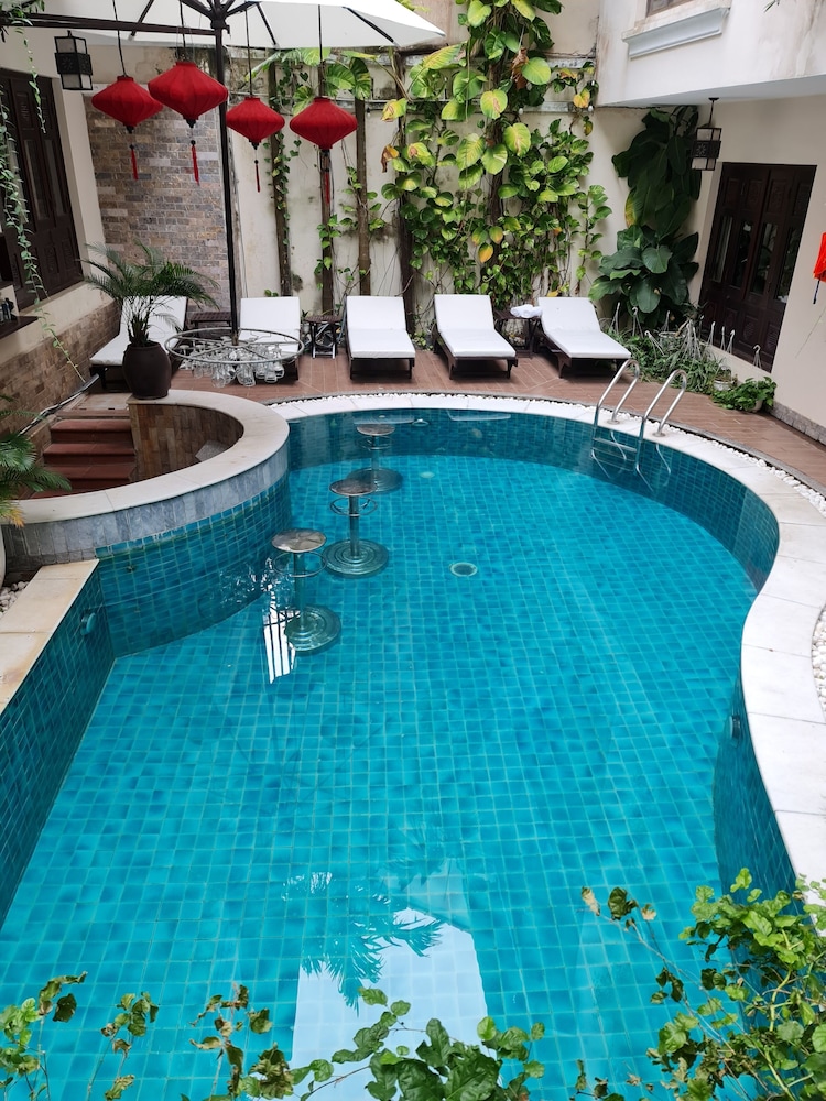 Long Life Riverside Hotel 23/26