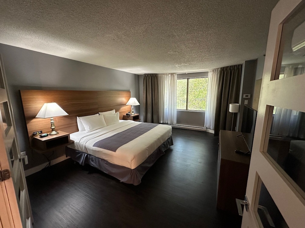 EXECUTIVE, SUITE, QUEEN BED