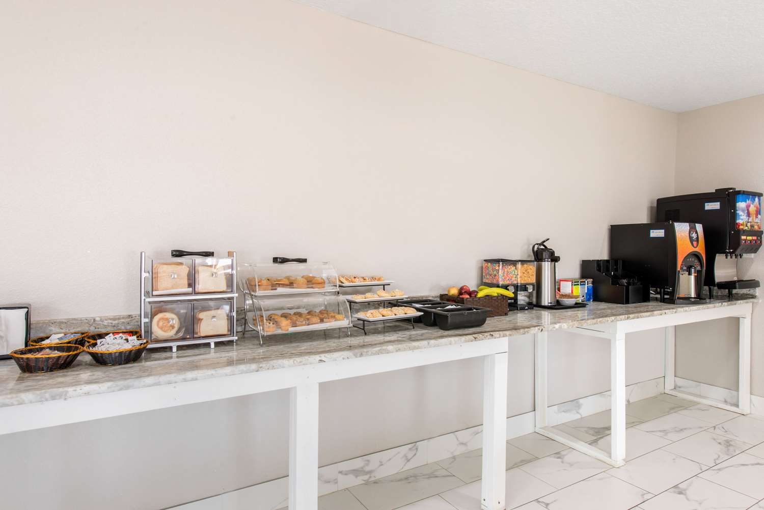 凯瑞华晟套房酒店(Clarion Inn and Suites Kissimmee Lake Buena Vista South) 图片3