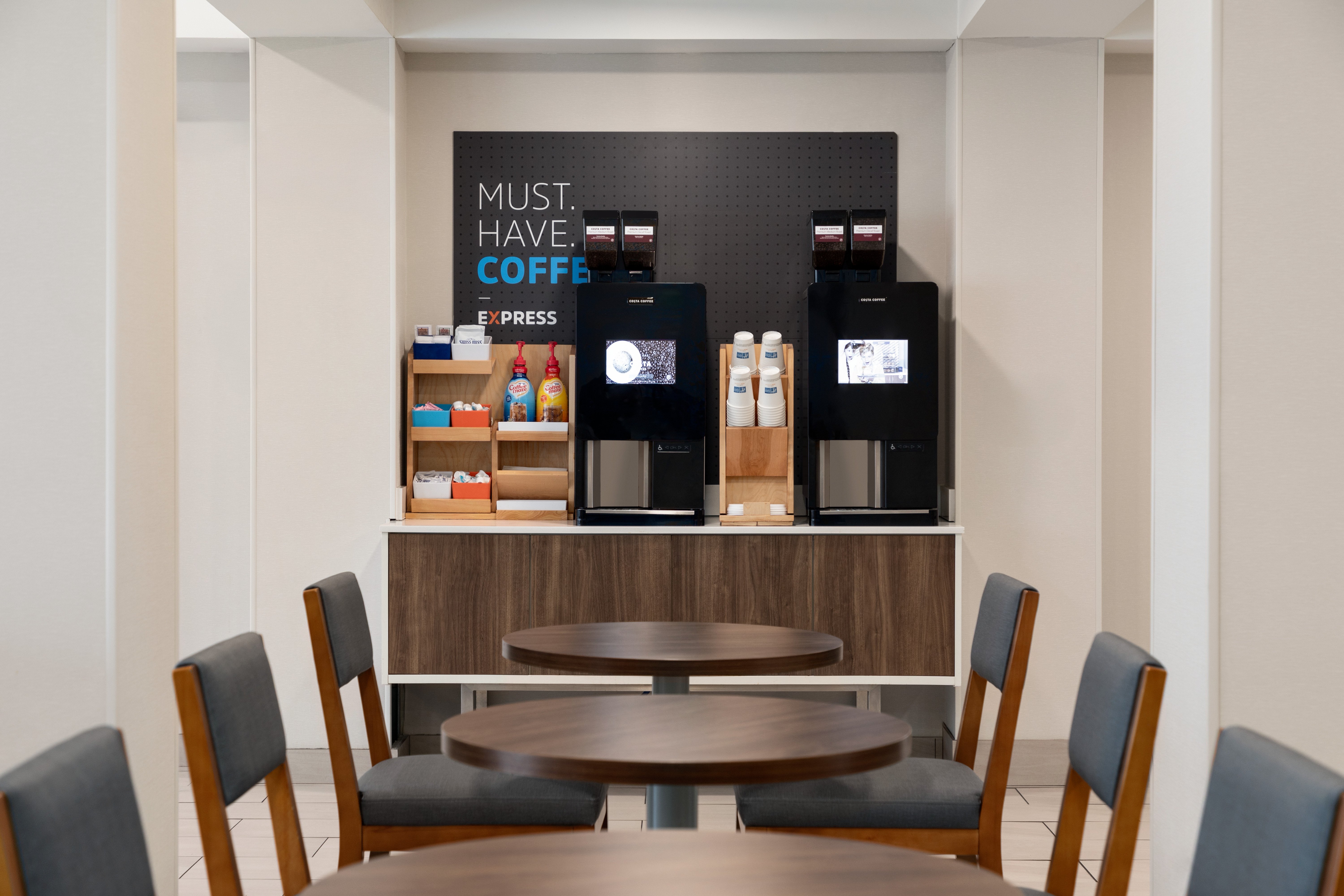 Holiday Inn Express Syracuse Airport 52/65