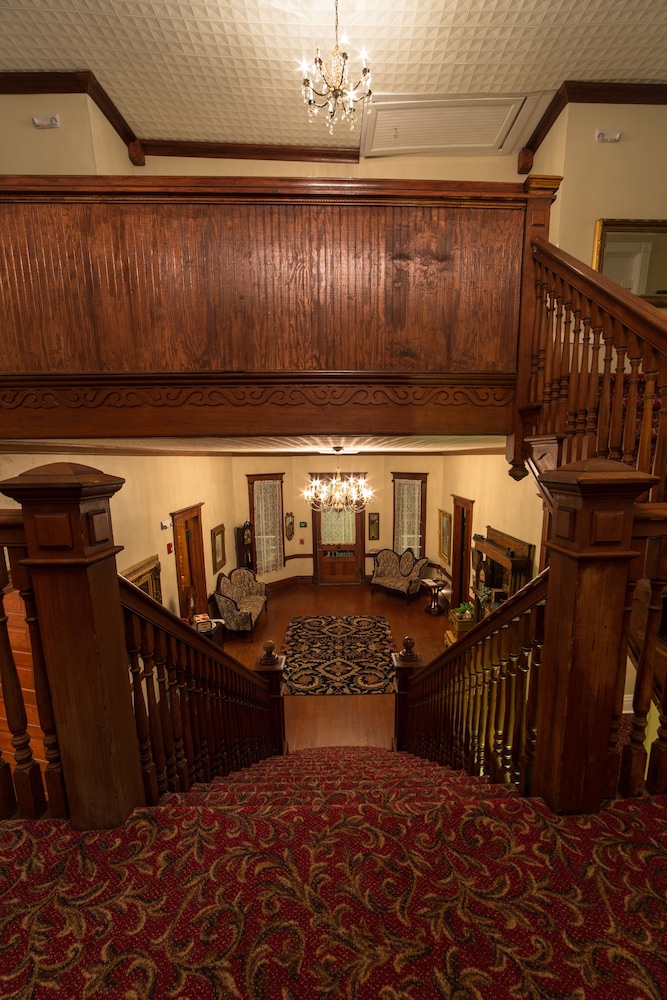 Grand Victorian Inn 5/32