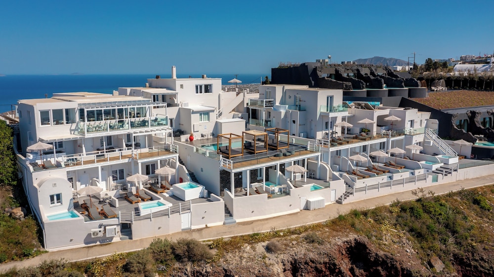 Gizis Cliffside Suites 4/50