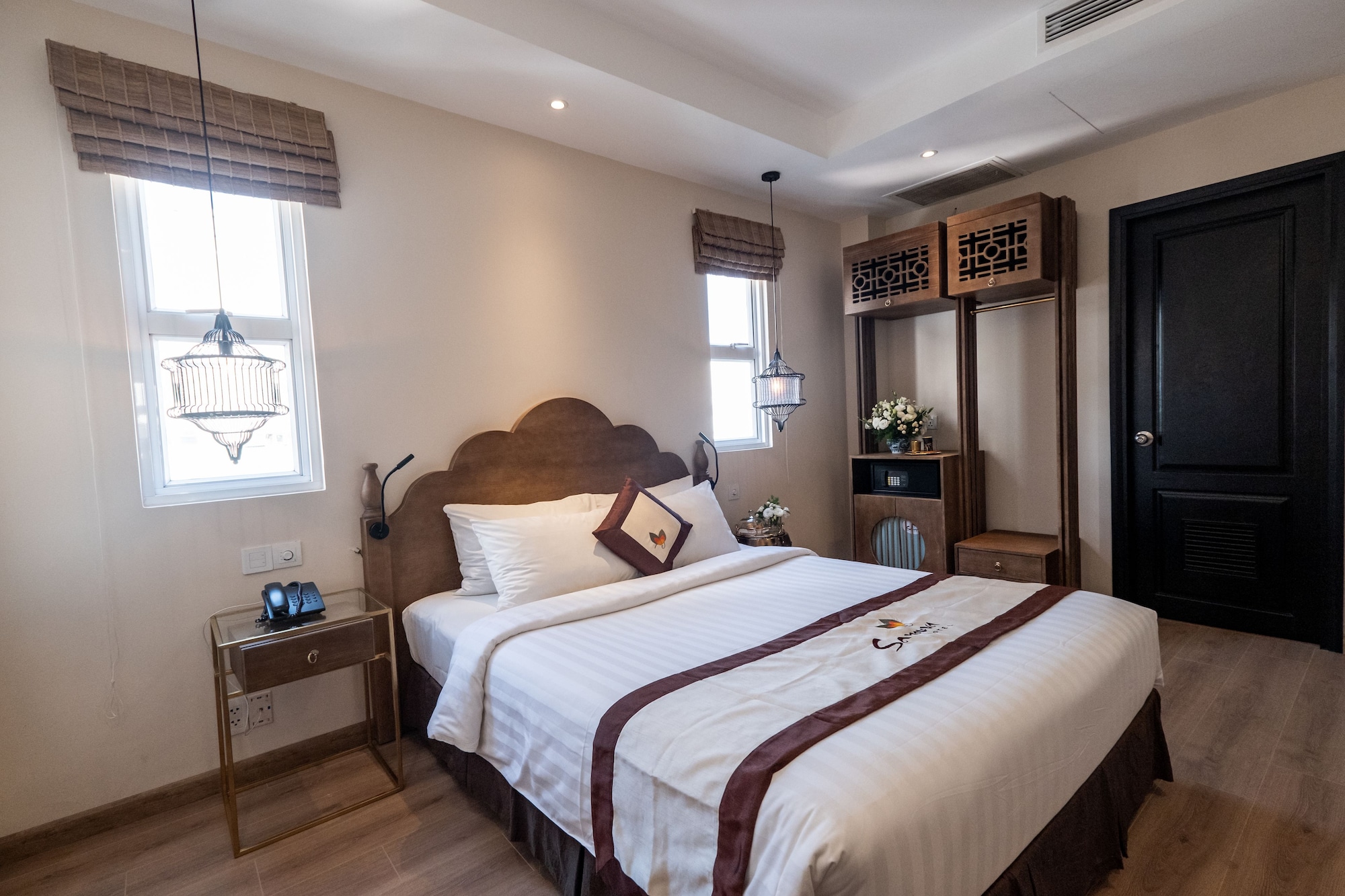 DELUXE, DOUBLE BED