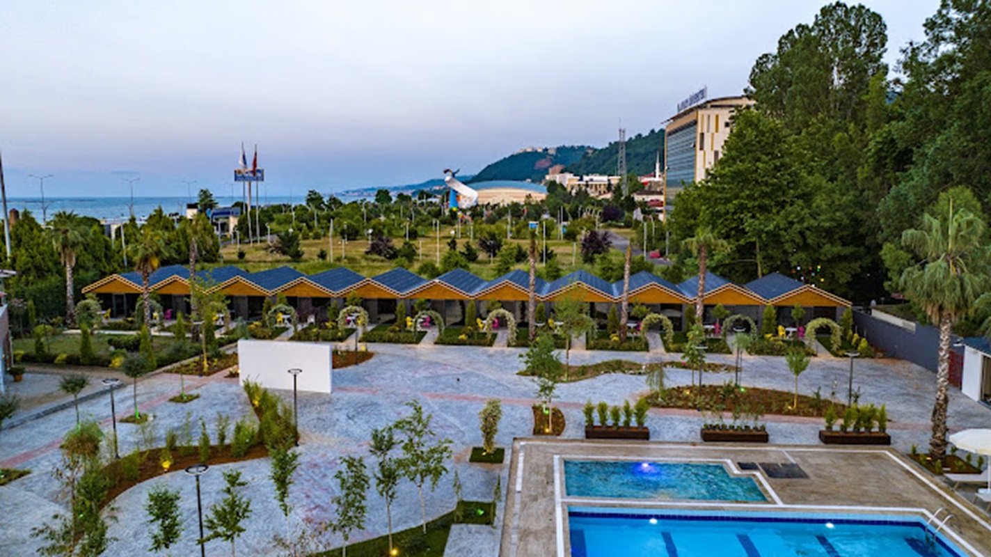 Sandal Hotel 37/45