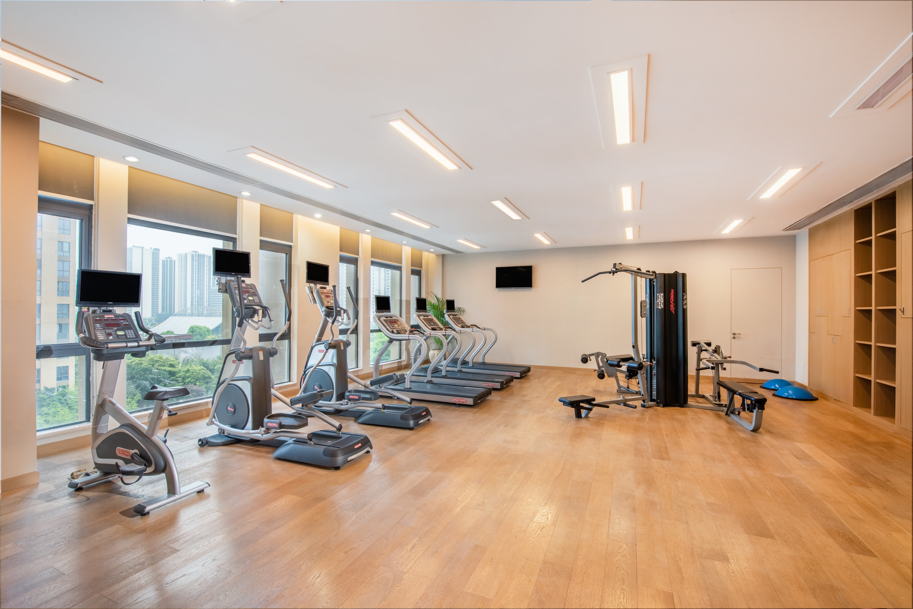 Holiday Inn Chongqing University Town 24/50