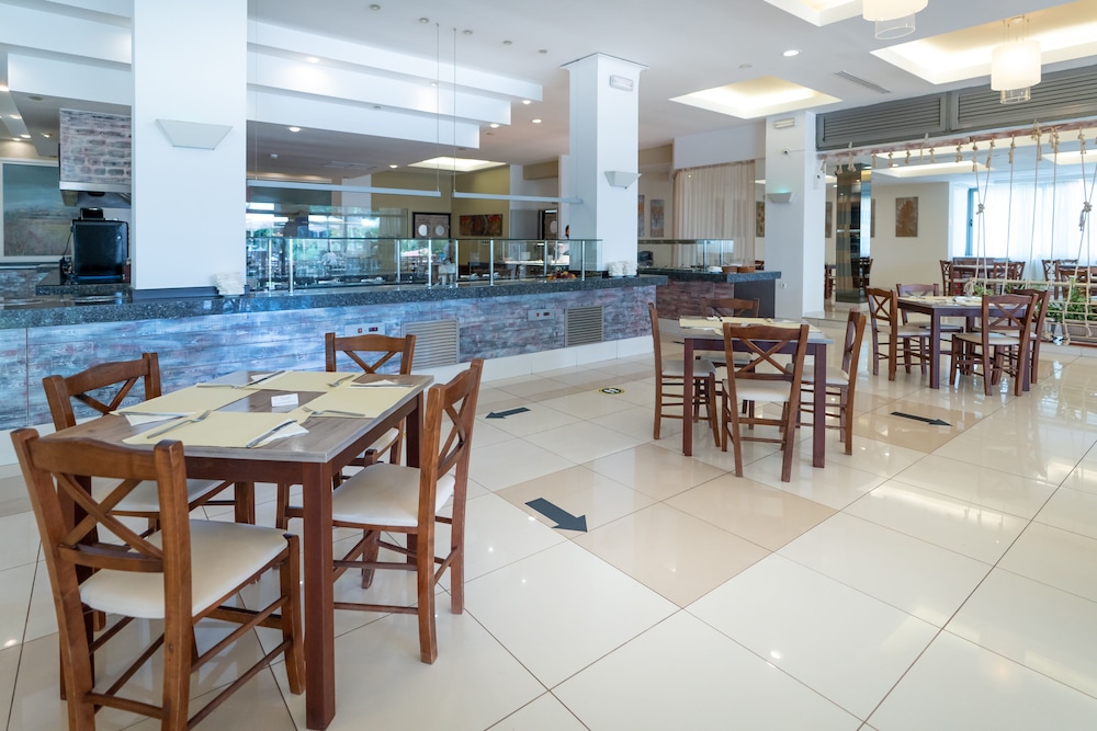 CRONWELL PLATAMON RESORT 33/50