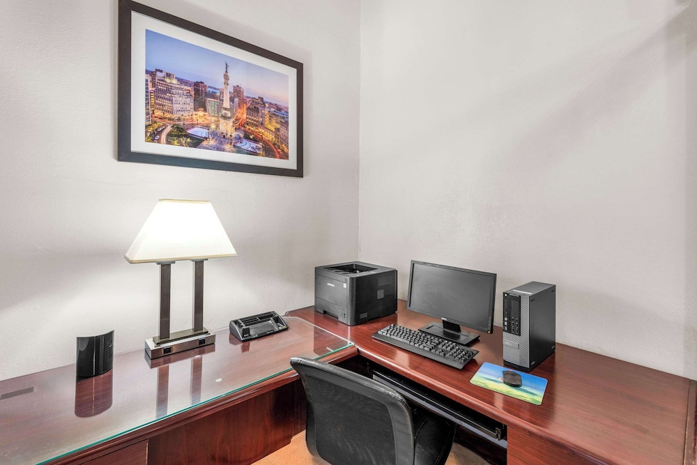 Clarion Inn & Suites Indianapolis Northwest 46/55