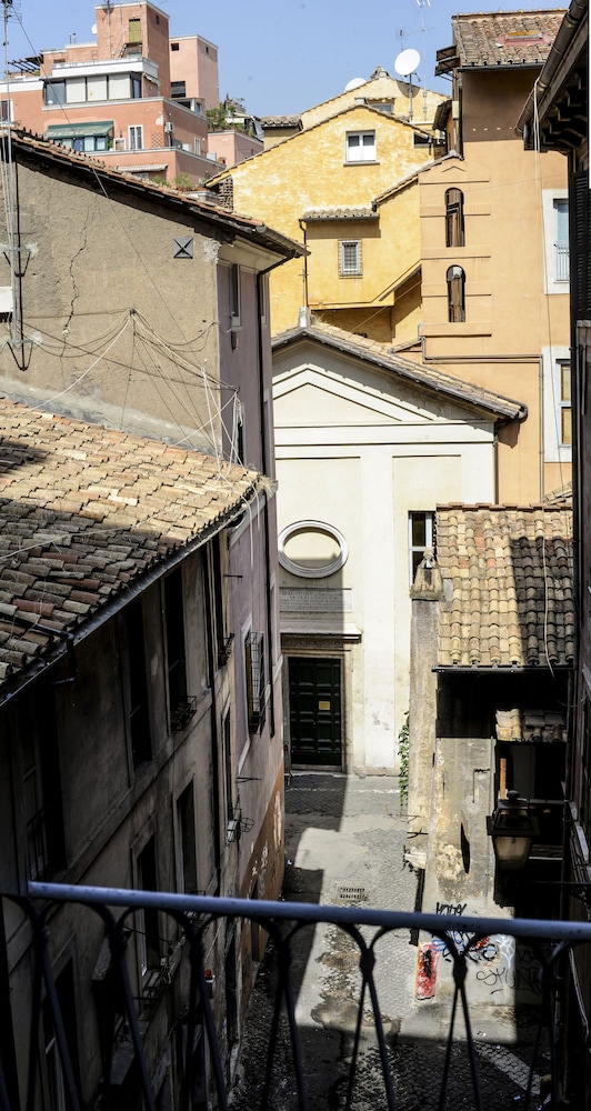 The Roman Empire Guesthouse 3/63