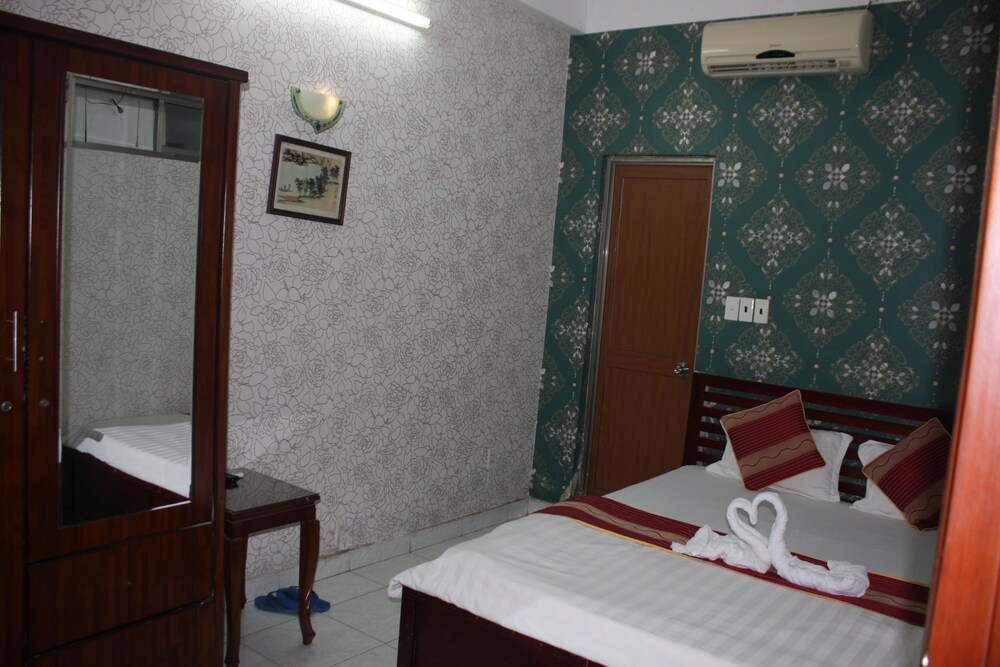 Yoko Airport Saigon Hotel 30/65